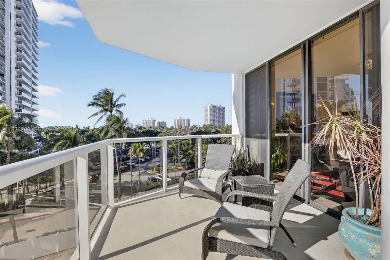 20281 E Country Club Dr, Unit 201, Aventura, FL 33180 Photo