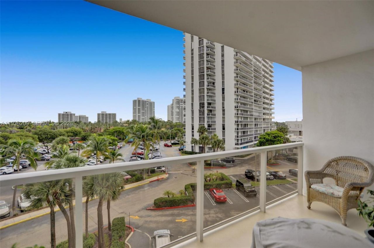 20281 E Country Club Dr, Unit 201, Aventura, FL 33180 Photo