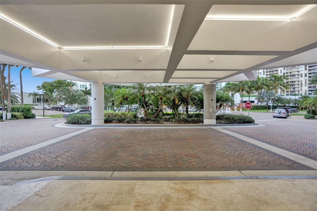 20281 E Country Club Dr, Unit 201, Aventura, FL 33180 Photo