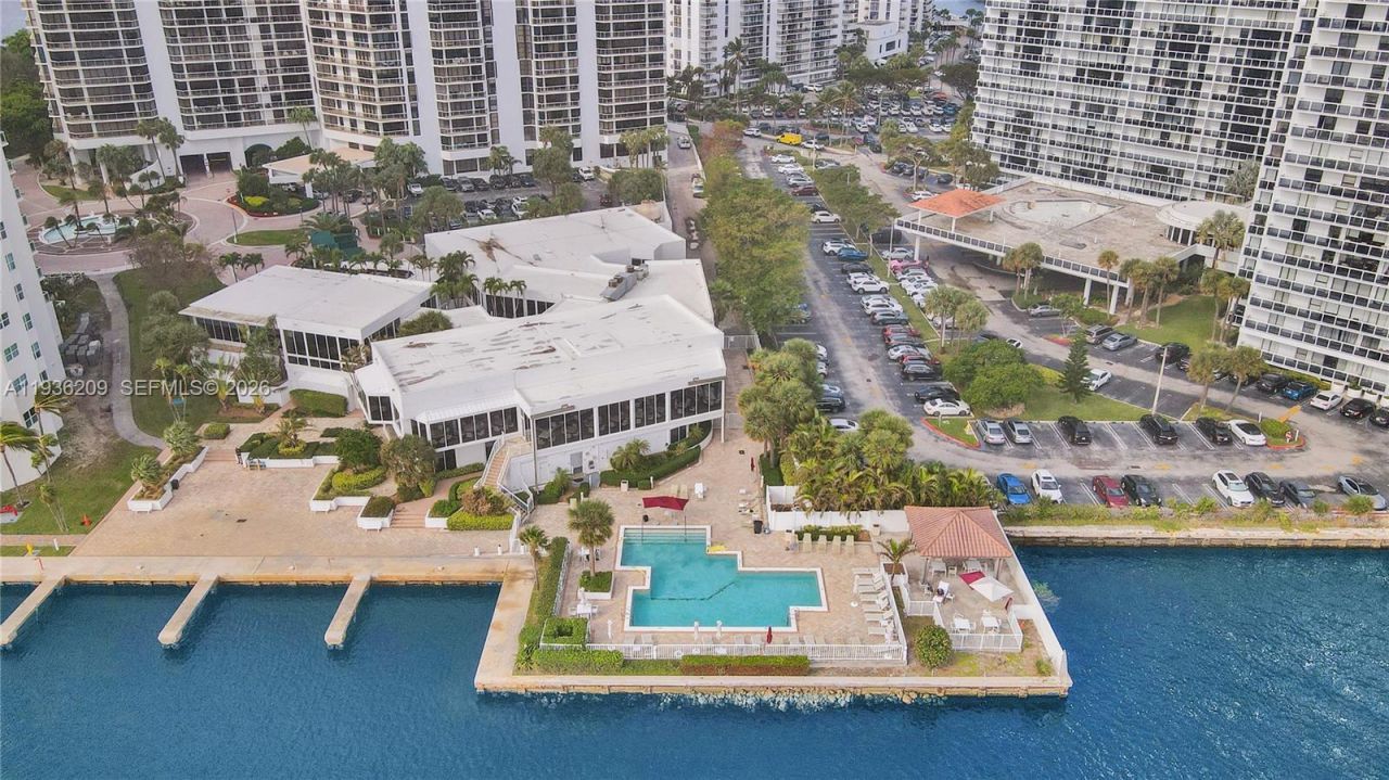 20281 E Country Club Dr, Unit 201, Aventura, FL 33180 Photo