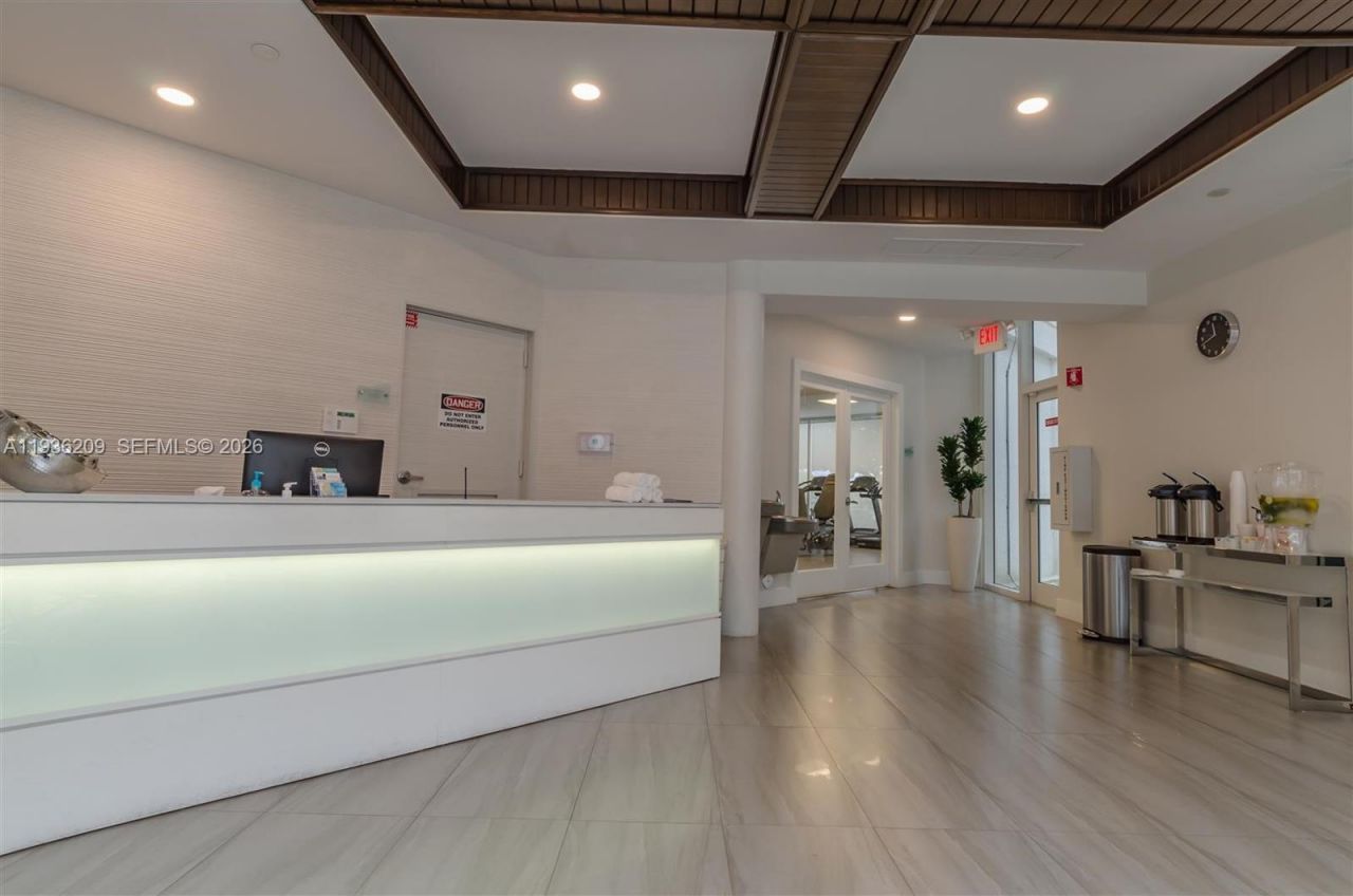 20281 E Country Club Dr, Unit 201, Aventura, FL 33180 Photo