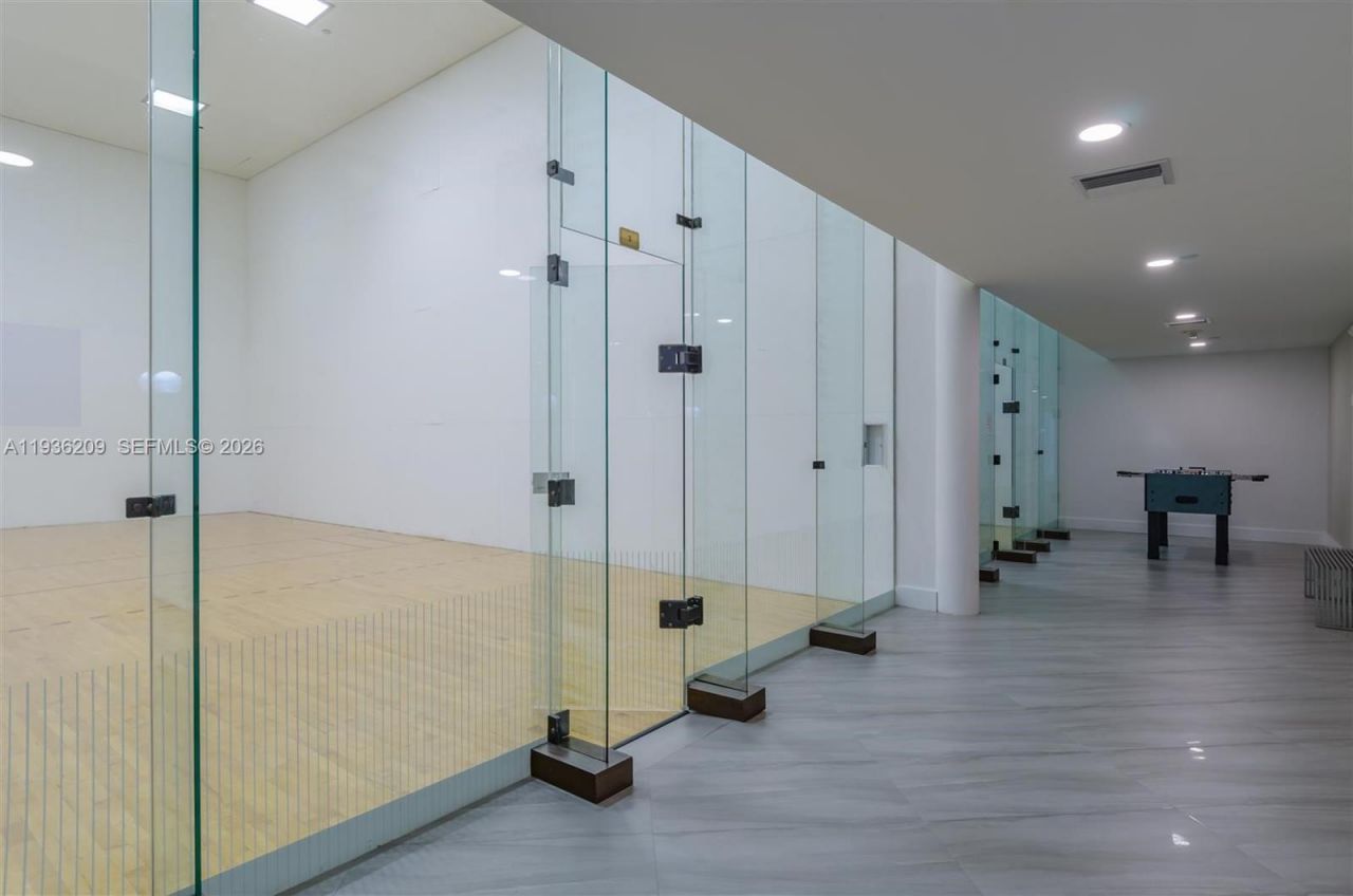 20281 E Country Club Dr, Unit 201, Aventura, FL 33180 Photo