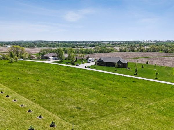 11 Windmill Court, Riverside, IA 52235