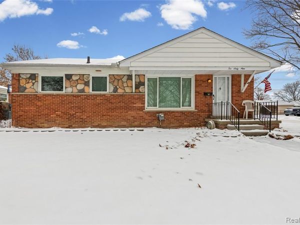 1069 Chippewa Street, Mt. Clemens, MI 48043