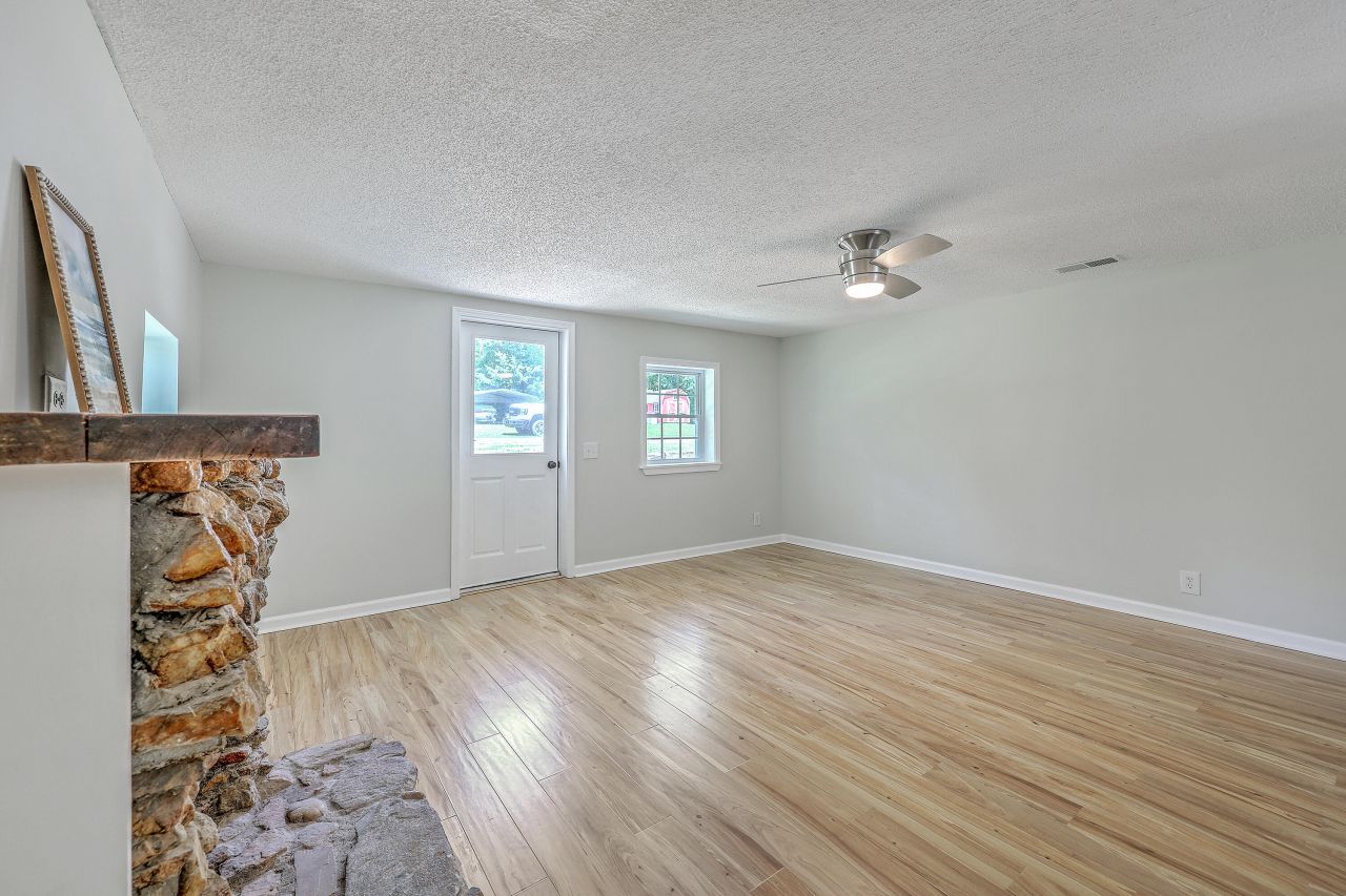 1303 Delano Street Photo 10