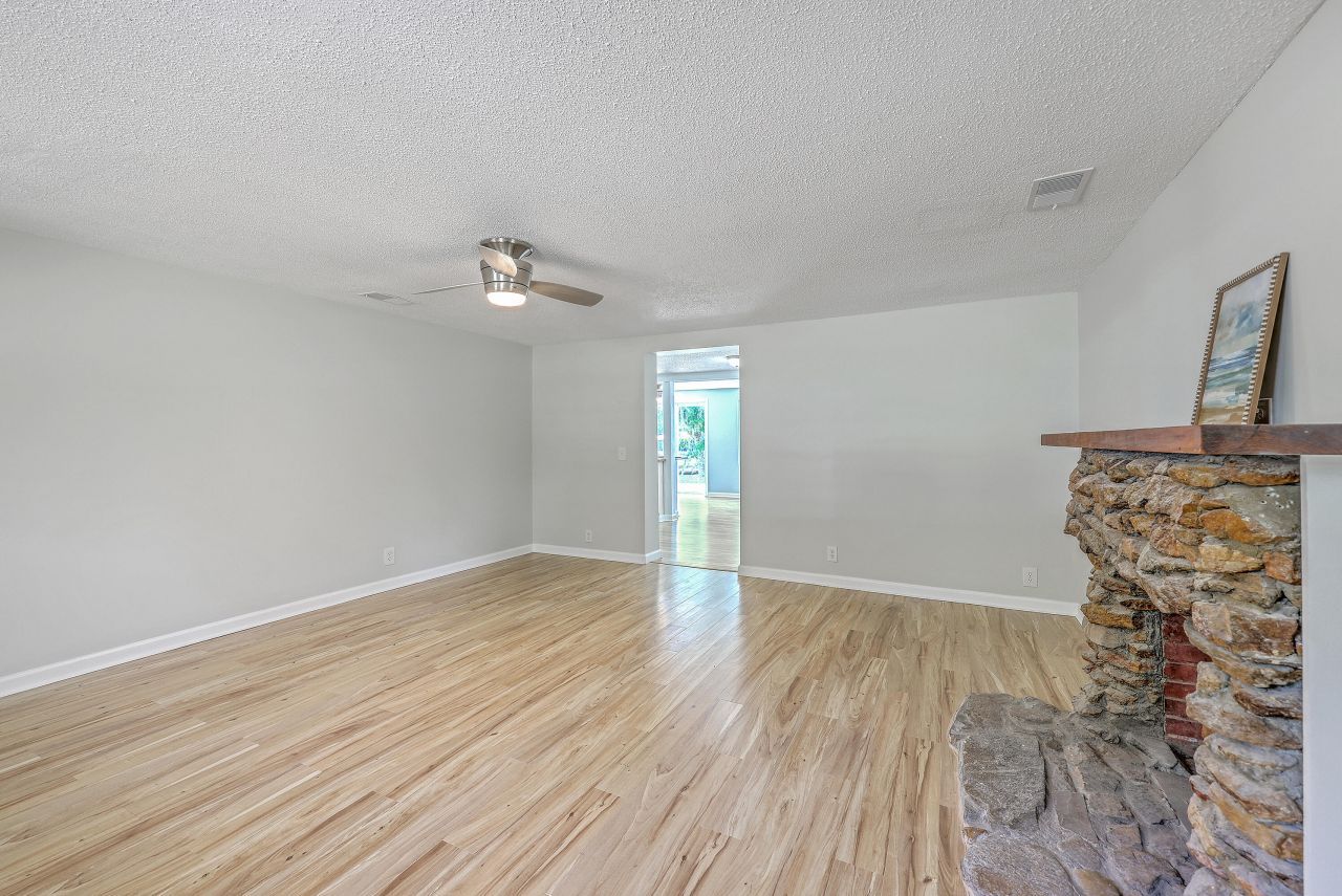 1303 Delano Street Photo 11