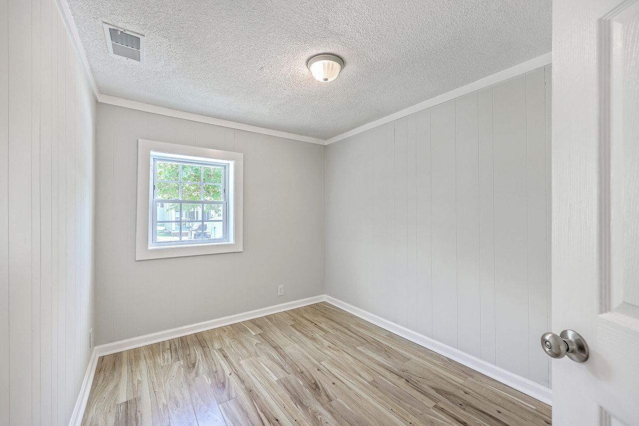 1303 Delano Street Photo 12