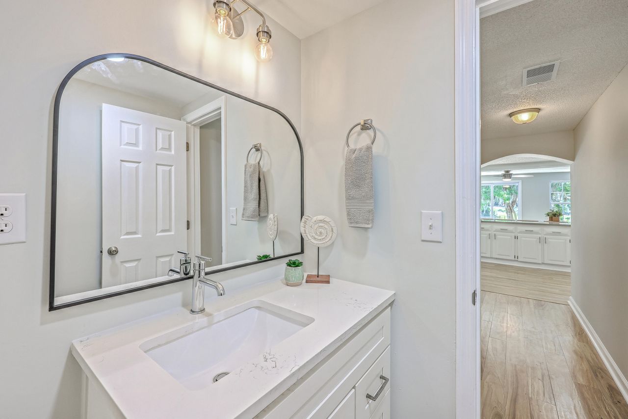 1303 Delano Street Photo 15