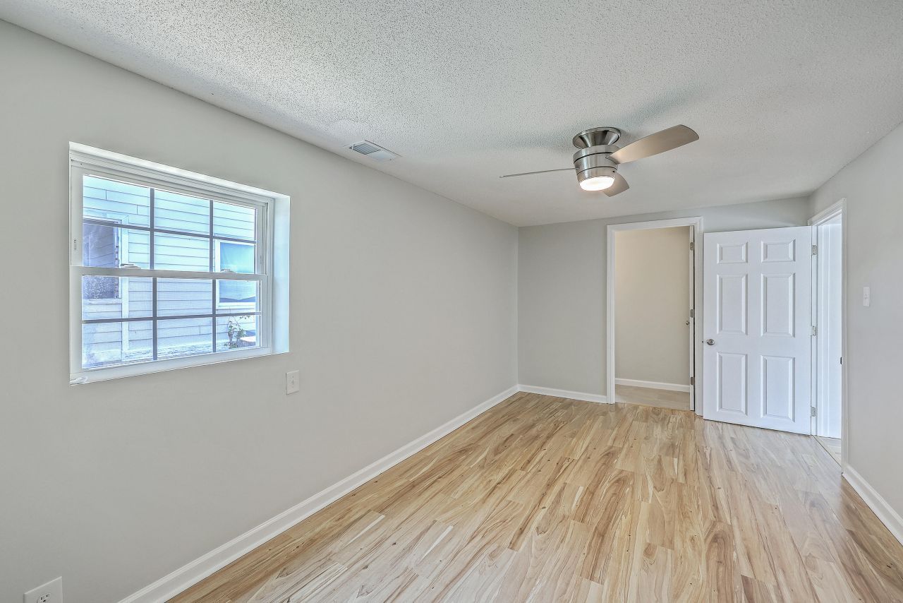 1303 Delano Street Photo 18