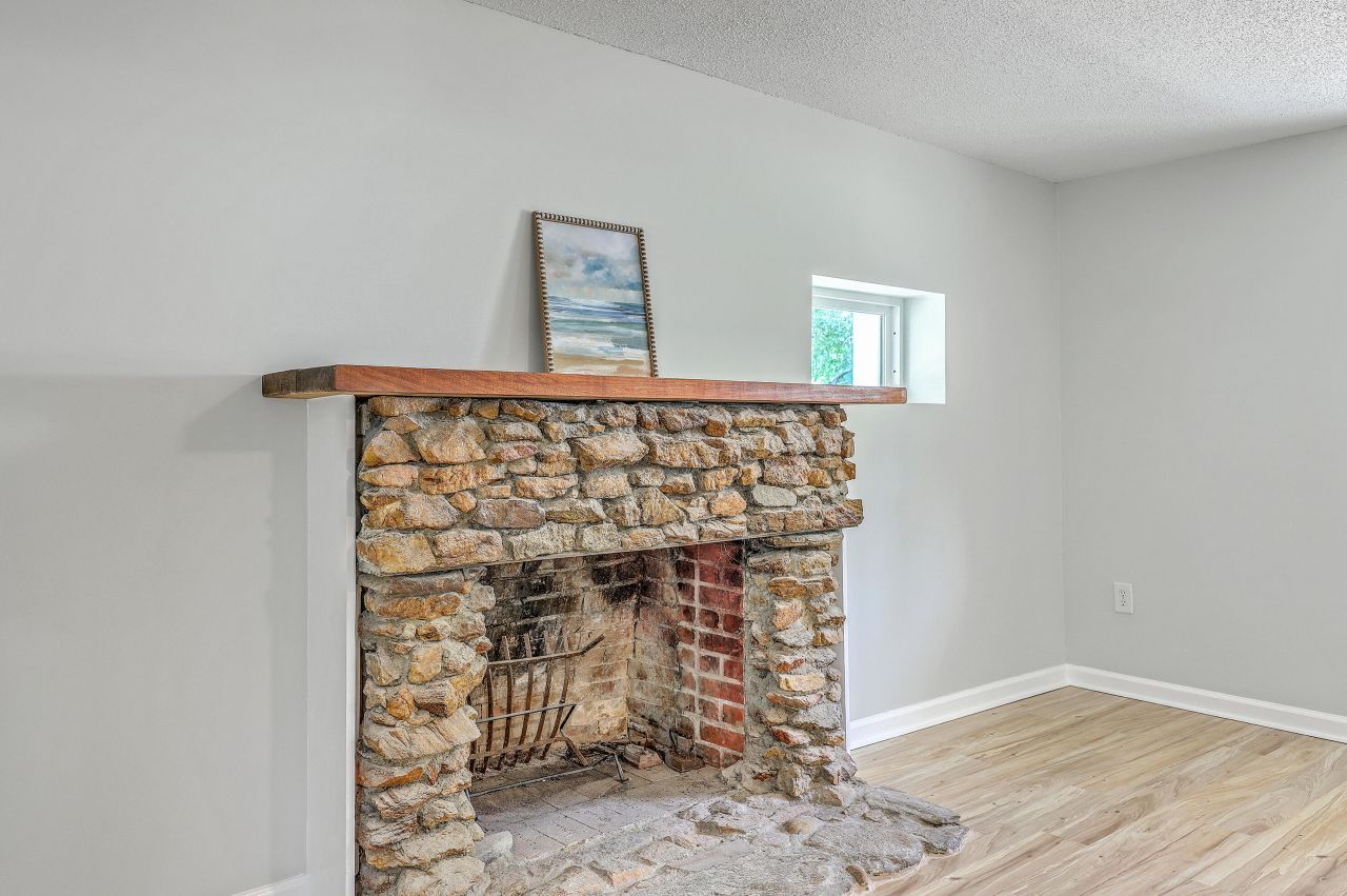 1303 Delano Street Photo 7