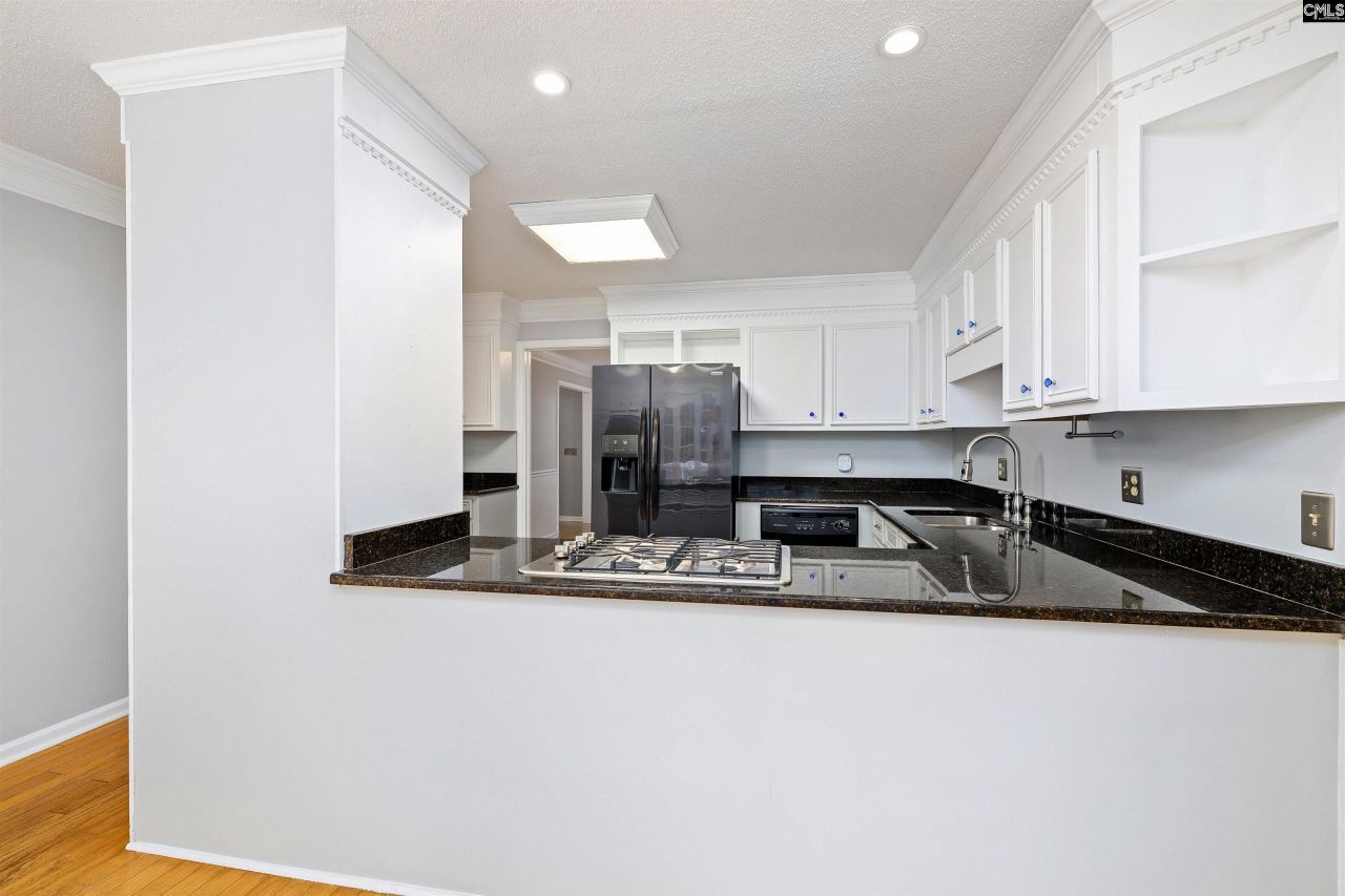 2112 Bee Ridge Road Photo 12