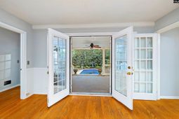 2112 Bee Ridge Road photo 4