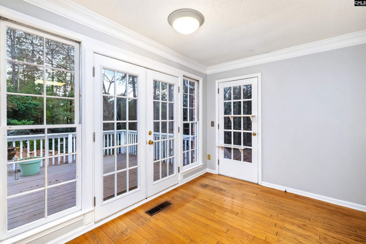 2112 Bee Ridge Road Photo 8