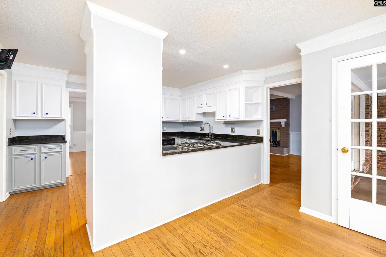 2112 Bee Ridge Road Photo 9