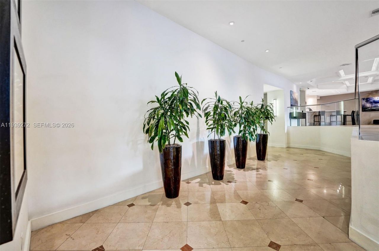 100 Lincoln Rd, Unit 1230, Miami Beach, FL 33139 Photo
