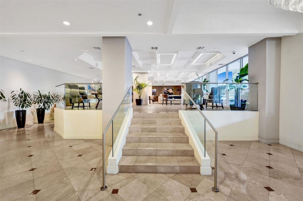 100 Lincoln Rd, Unit 1230, Miami Beach, FL 33139 Photo