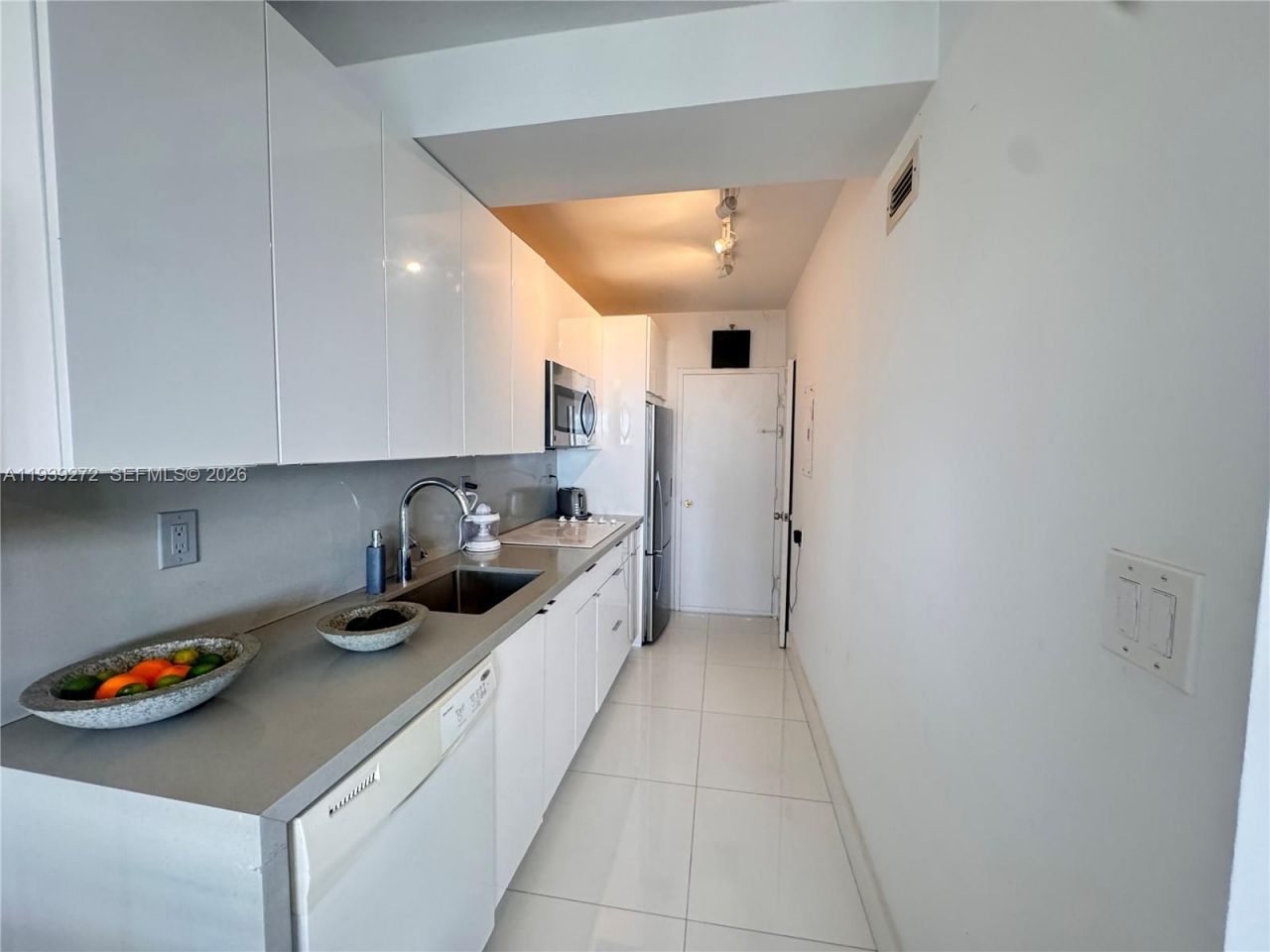 100 Lincoln Rd, Unit 1230, Miami Beach, FL 33139 Photo