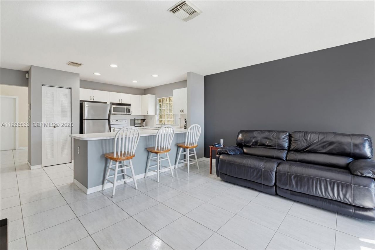 15474 SW 32nd Ter, Miami, FL 33185 Photo