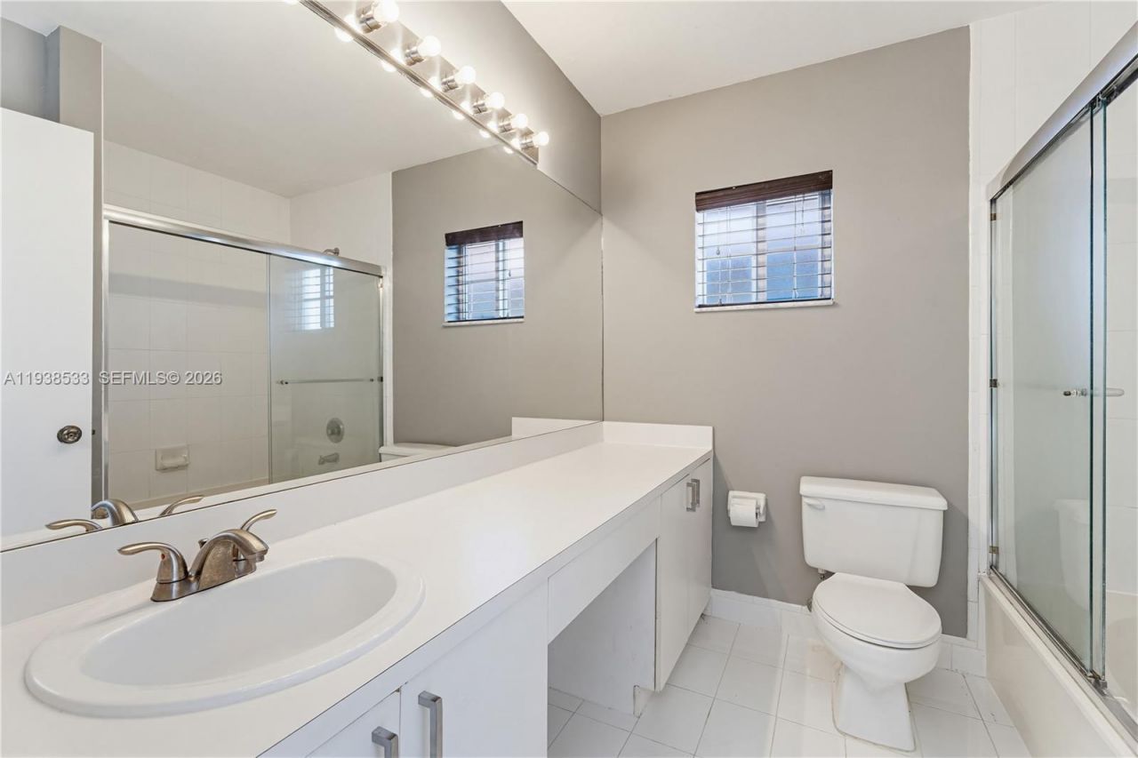 15474 SW 32nd Ter, Miami, FL 33185 Photo