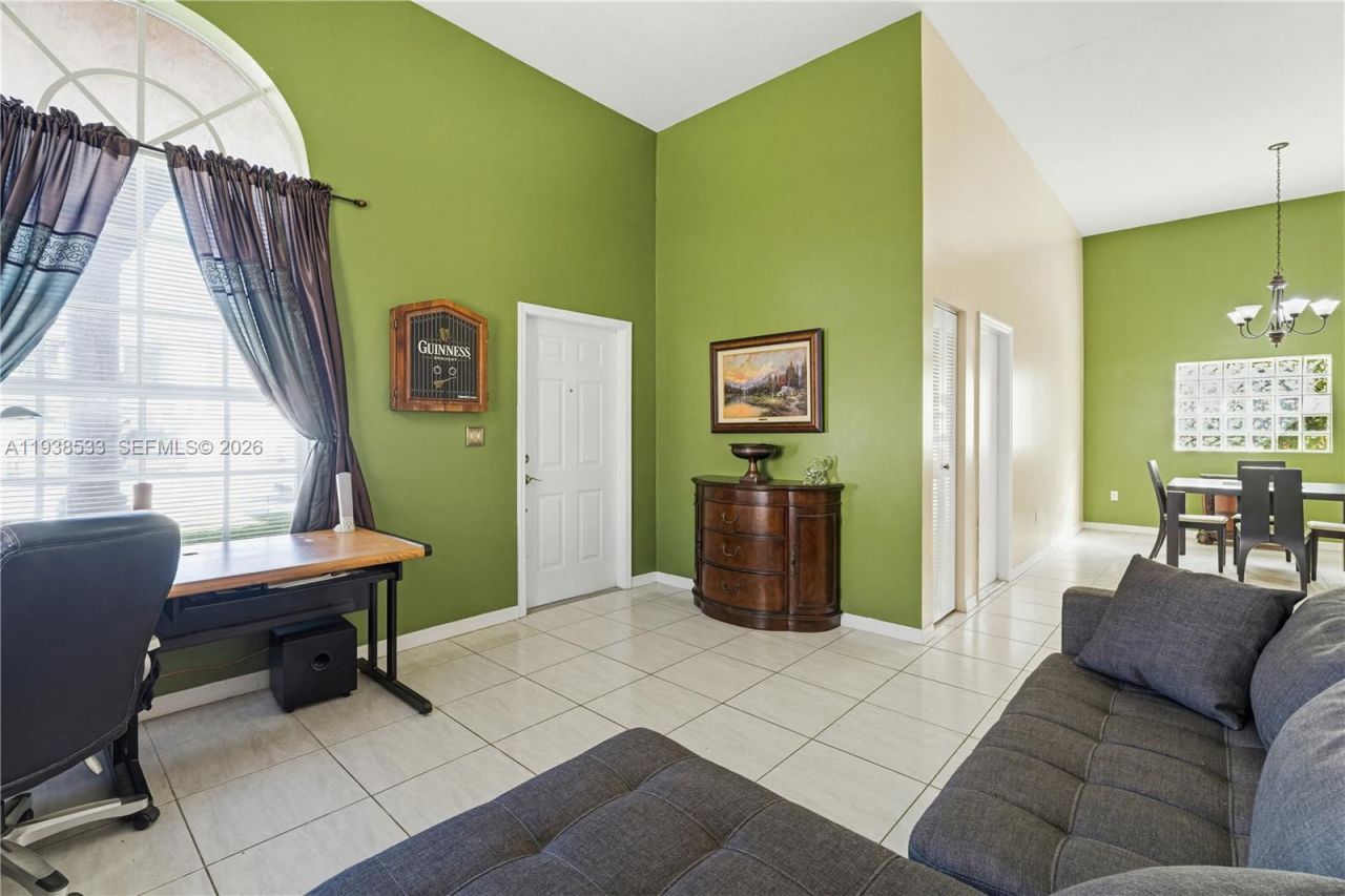 15474 SW 32nd Ter, Miami, FL 33185 Photo