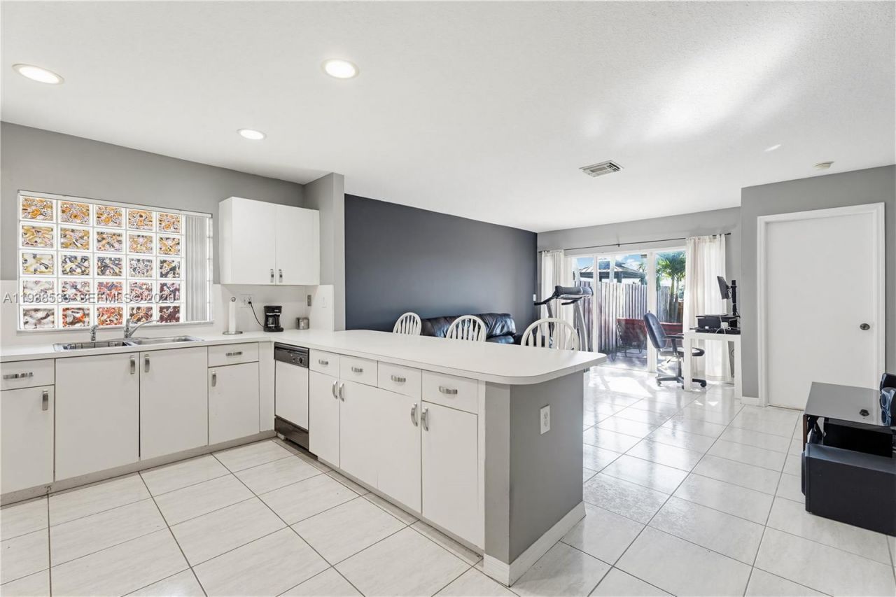 15474 SW 32nd Ter, Miami, FL 33185 Photo