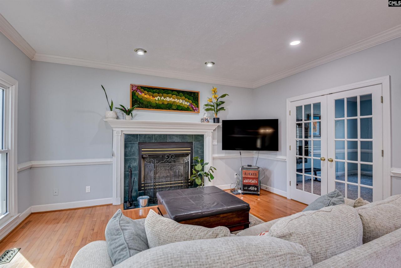 605 Whitewood Way Photo 8