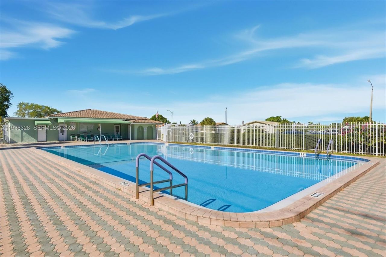 5723 NW 87th Ave, Tamarac, FL 33321 Photo