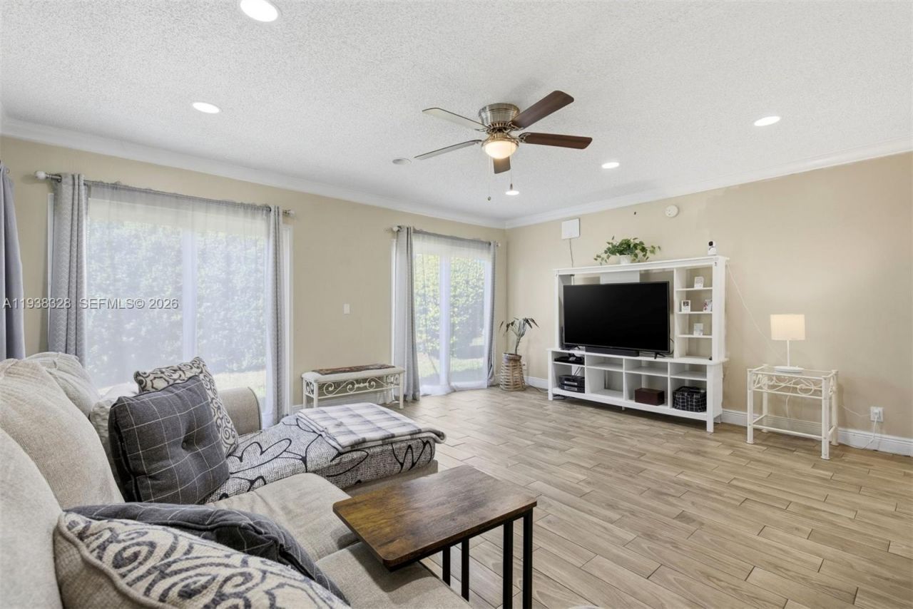 5723 NW 87th Ave, Tamarac, FL 33321 Photo