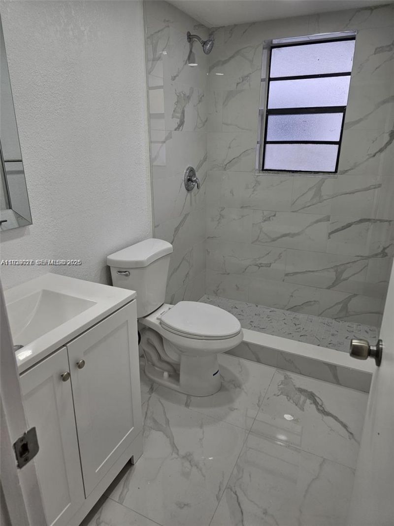 9440 Fontainebleau Blvd, Unit 203, Miami, FL 33172 Photo