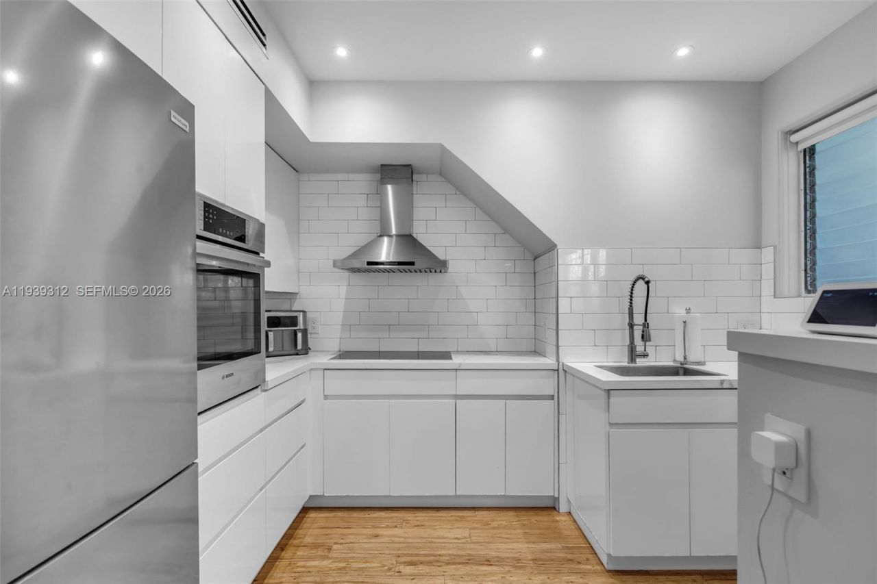 810 11th Street, Unit 102, Miami Beach, FL 33139 Photo