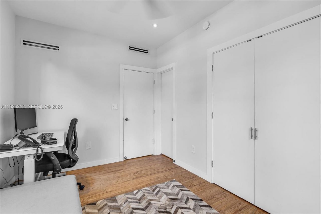 810 11th Street, Unit 102, Miami Beach, FL 33139 Photo