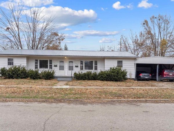 222-224 w wellington st, Waterloo, IA 50701