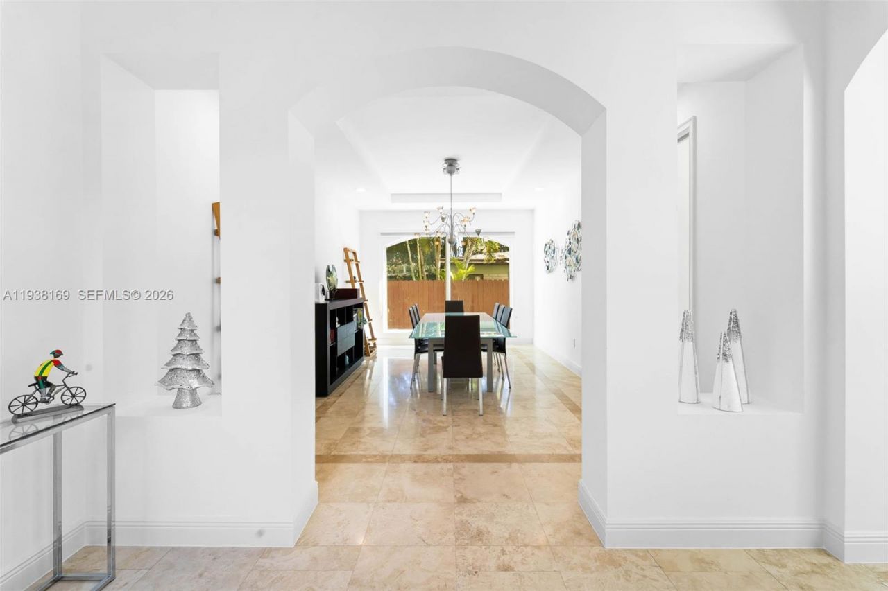 1490 Cleveland Rd, Miami Beach, FL 33141 Photo