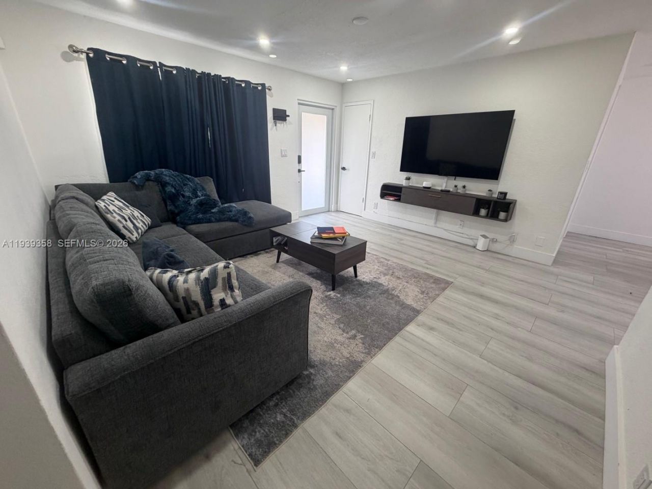 660 SW 30th Ter, Fort Lauderdale, FL 33312 Photo