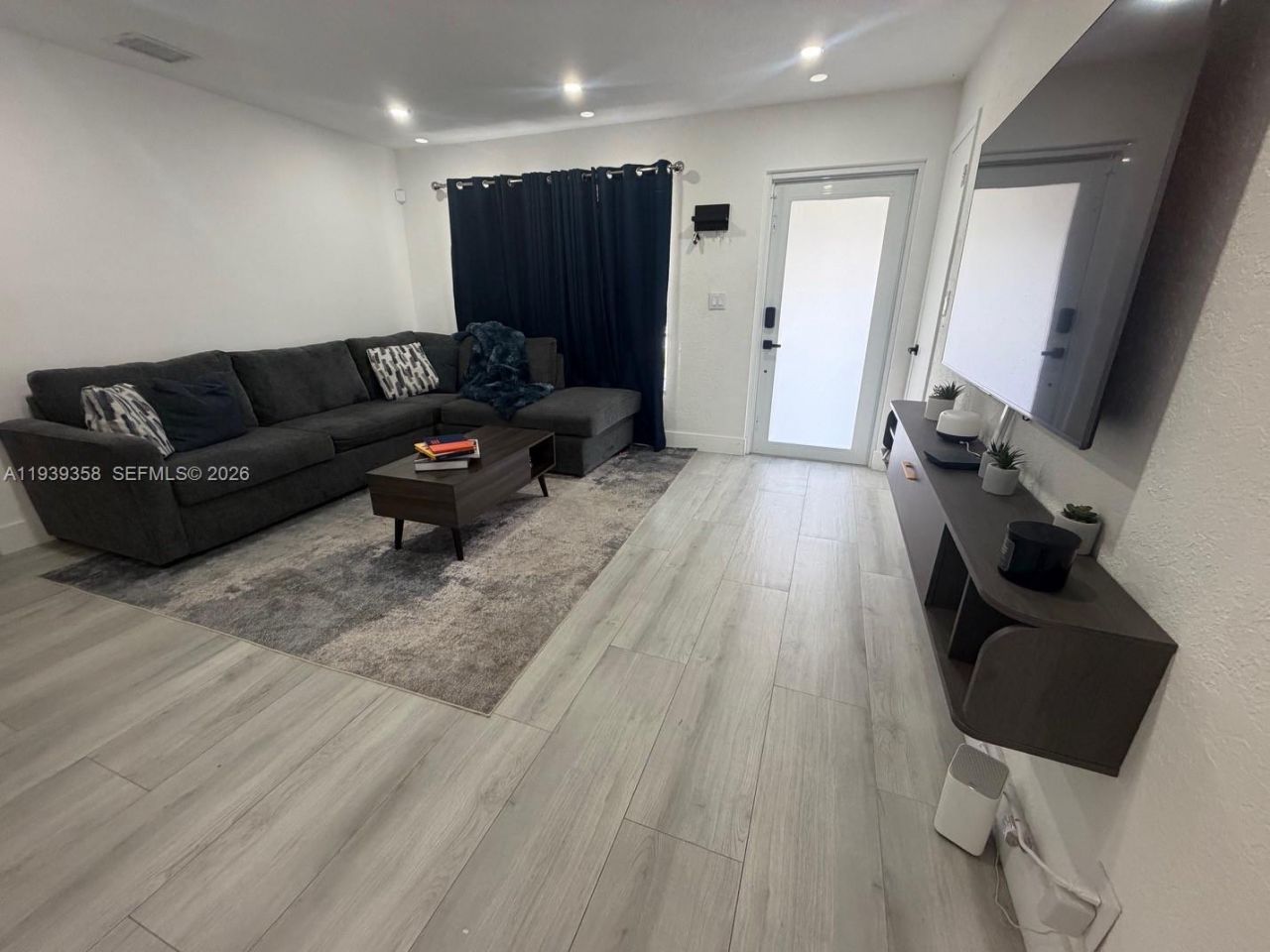 660 SW 30th Ter, Fort Lauderdale, FL 33312 Photo