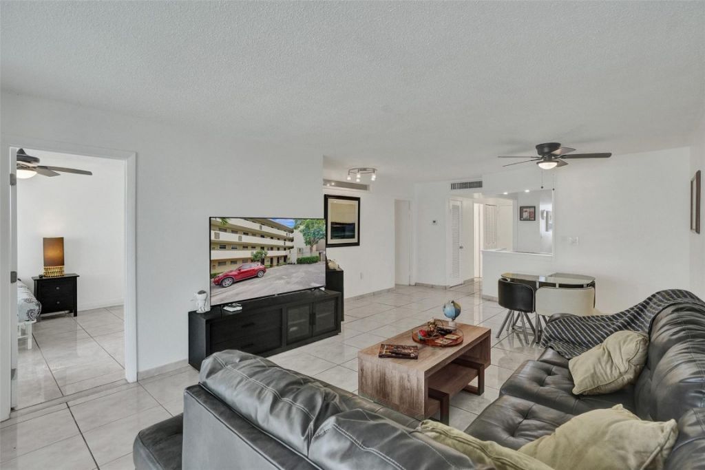 1690 NE 191st Street, Unit 112-1, Miami, FL 33179 Photo