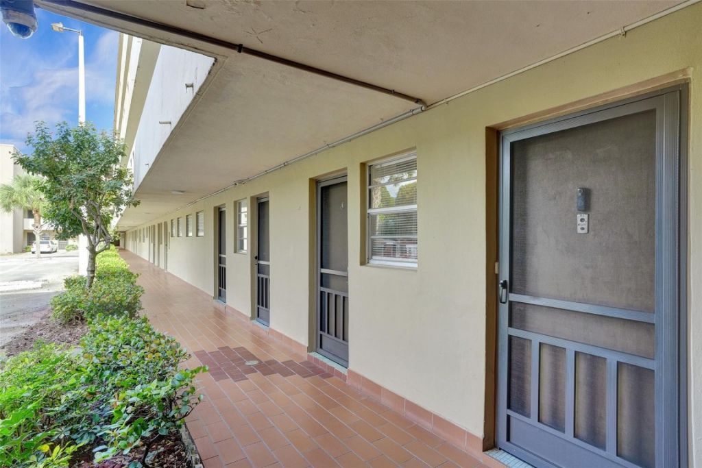 1690 NE 191st Street, Unit 112-1, Miami, FL 33179 Photo