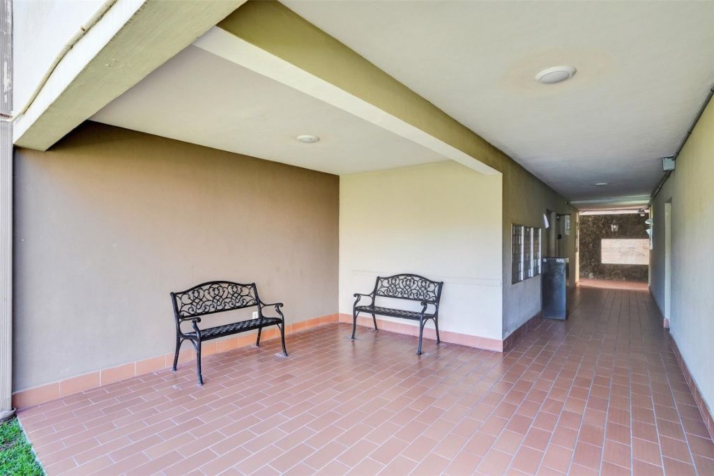 1690 NE 191st Street, Unit 112-1, Miami, FL 33179 Photo