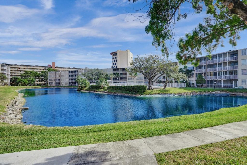 1690 NE 191st Street, Unit 112-1, Miami, FL 33179 Photo