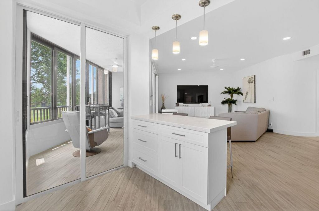 7546 La Paz Boulevard, Unit 205, Boca Raton, FL 33433 Photo