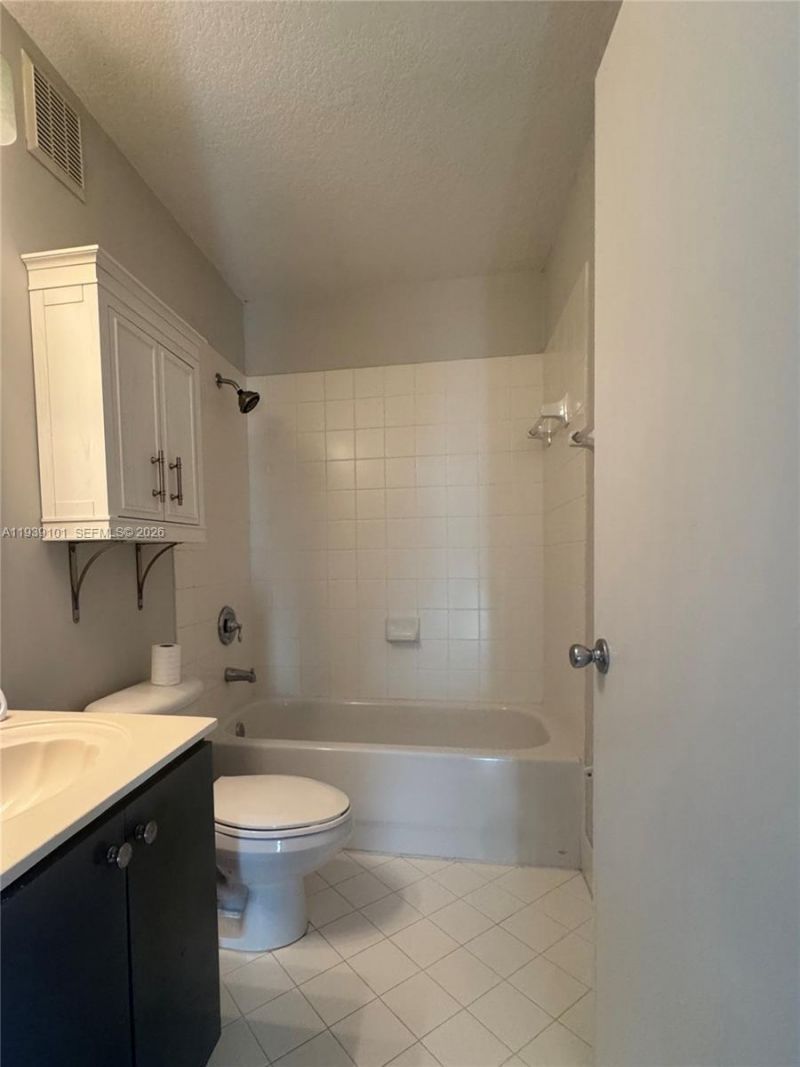 3390 NE 10th St, Unit 201, Homestead, FL 33033 Photo