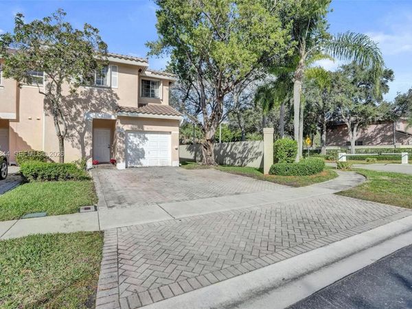 9175 NW 40th Pl, Sunrise, FL 33351