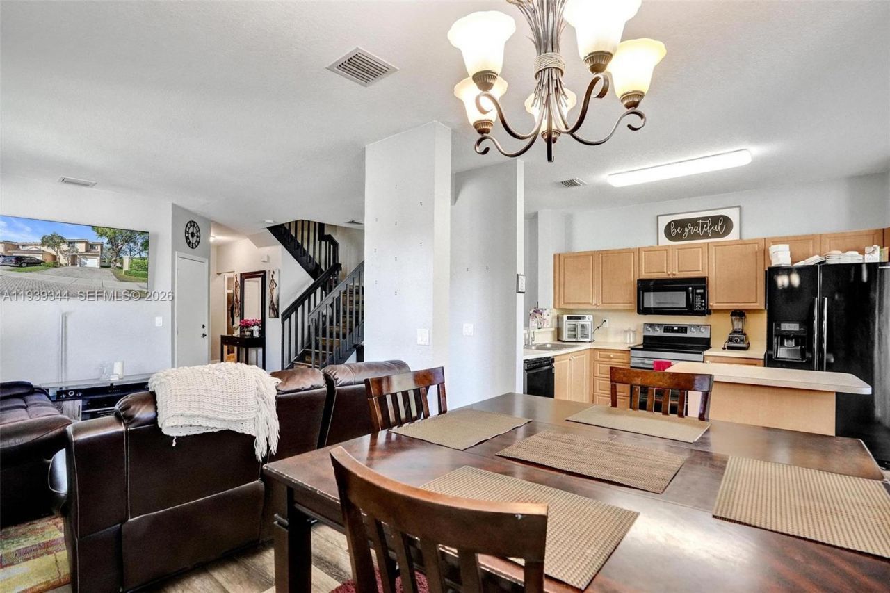 9175 NW 40th Pl, Sunrise, FL 33351 Photo