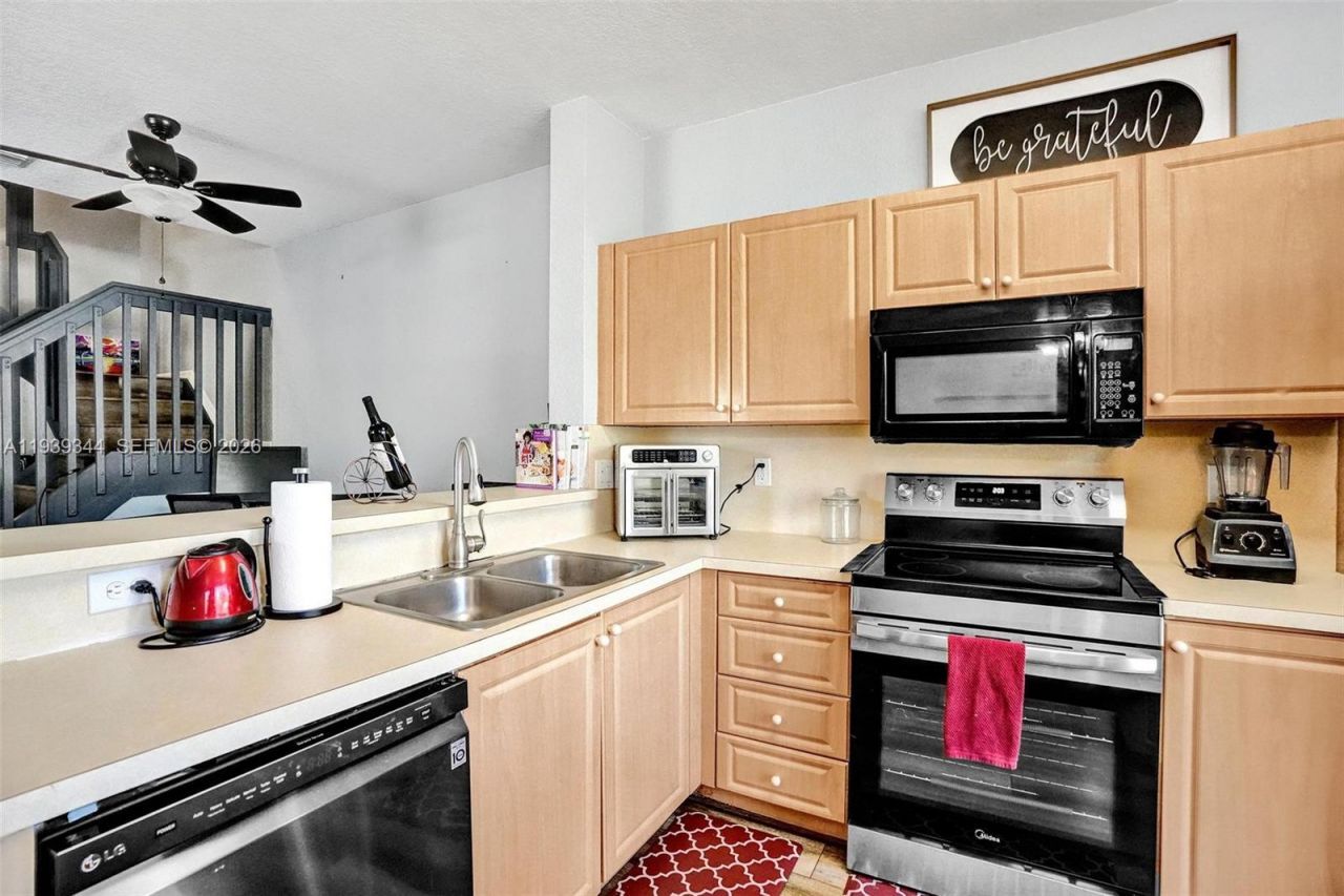 9175 NW 40th Pl, Sunrise, FL 33351 Photo