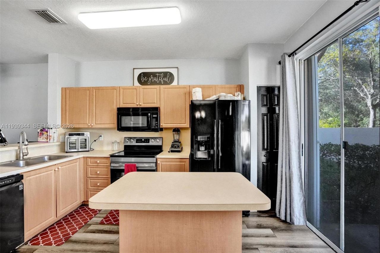 9175 NW 40th Pl, Sunrise, FL 33351 Photo