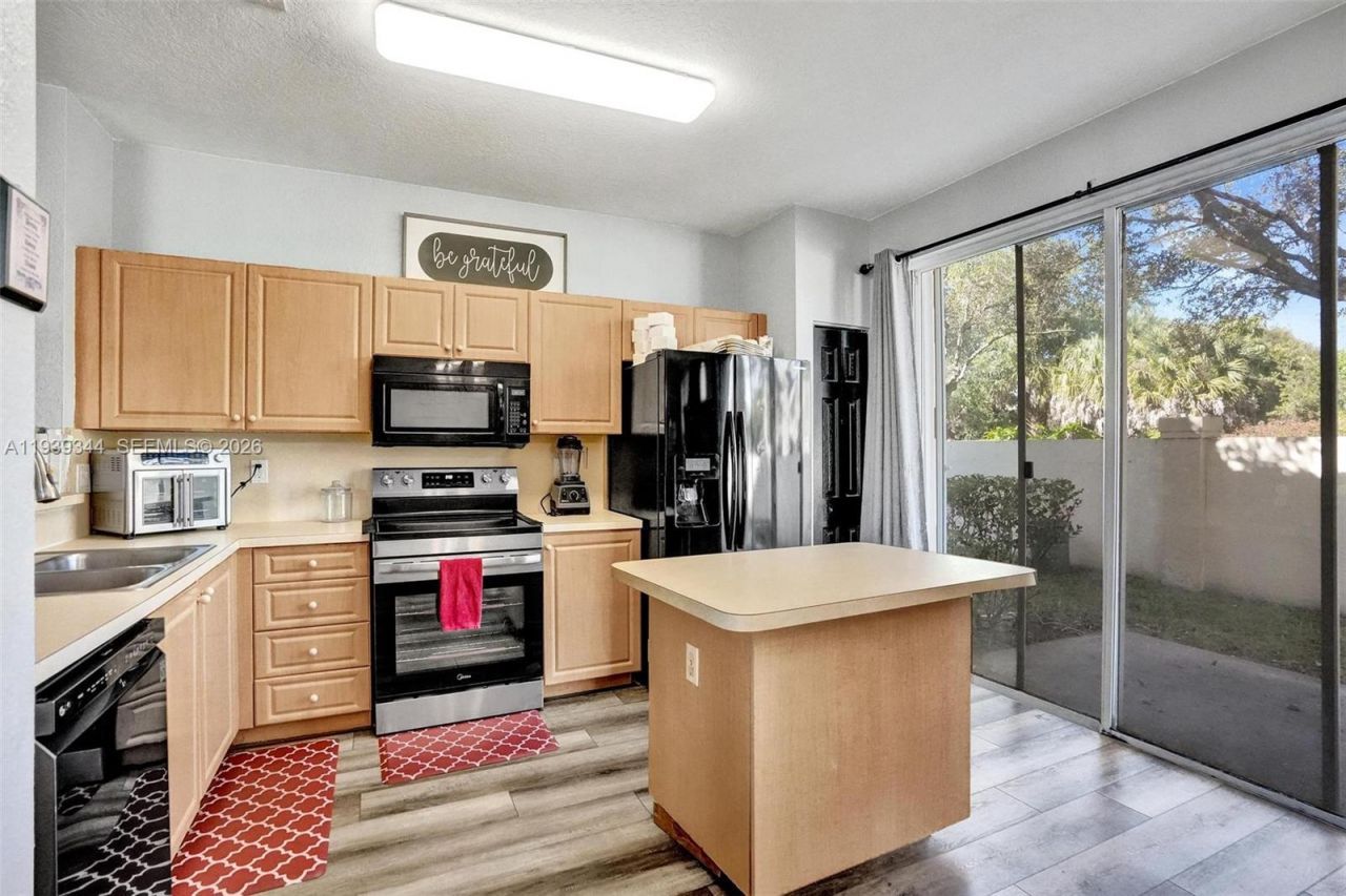 9175 NW 40th Pl, Sunrise, FL 33351 Photo