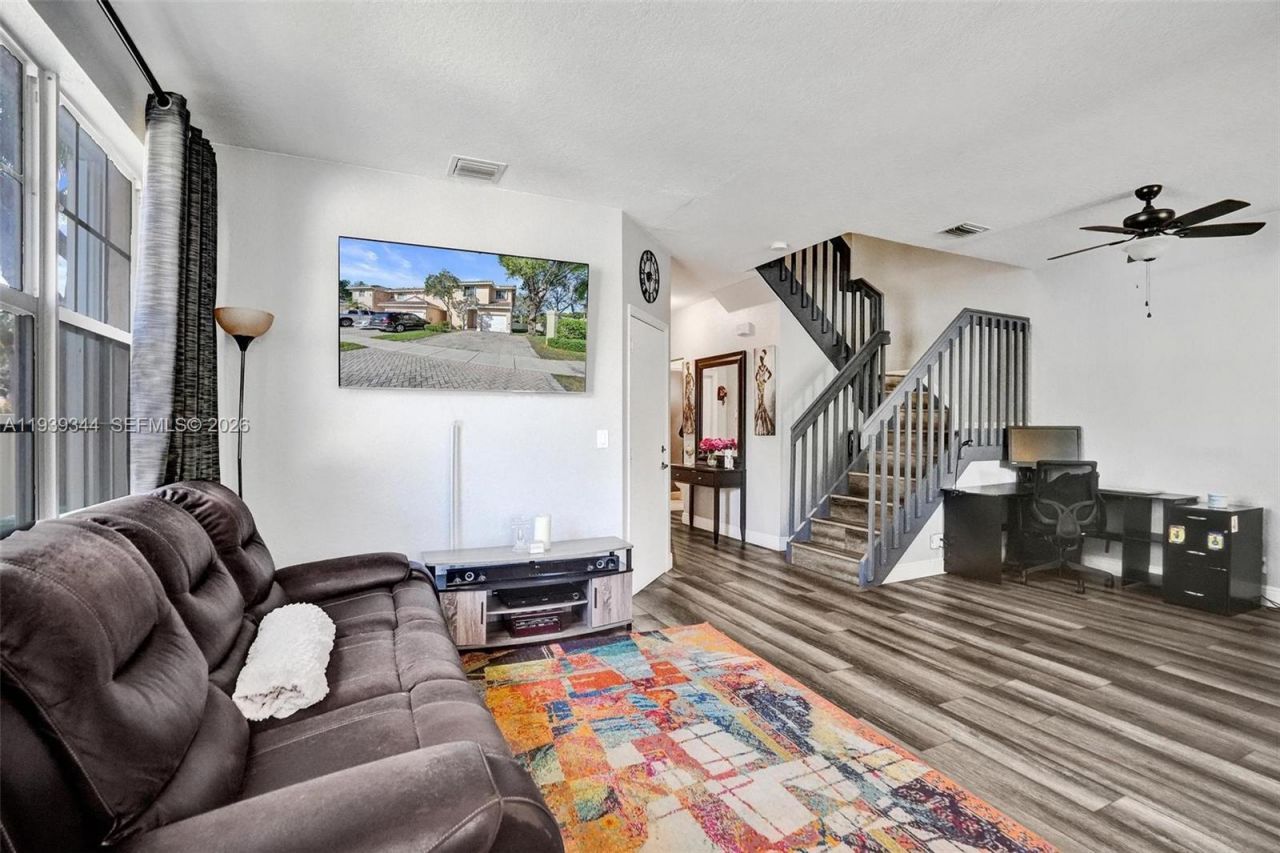 9175 NW 40th Pl, Sunrise, FL 33351 Photo