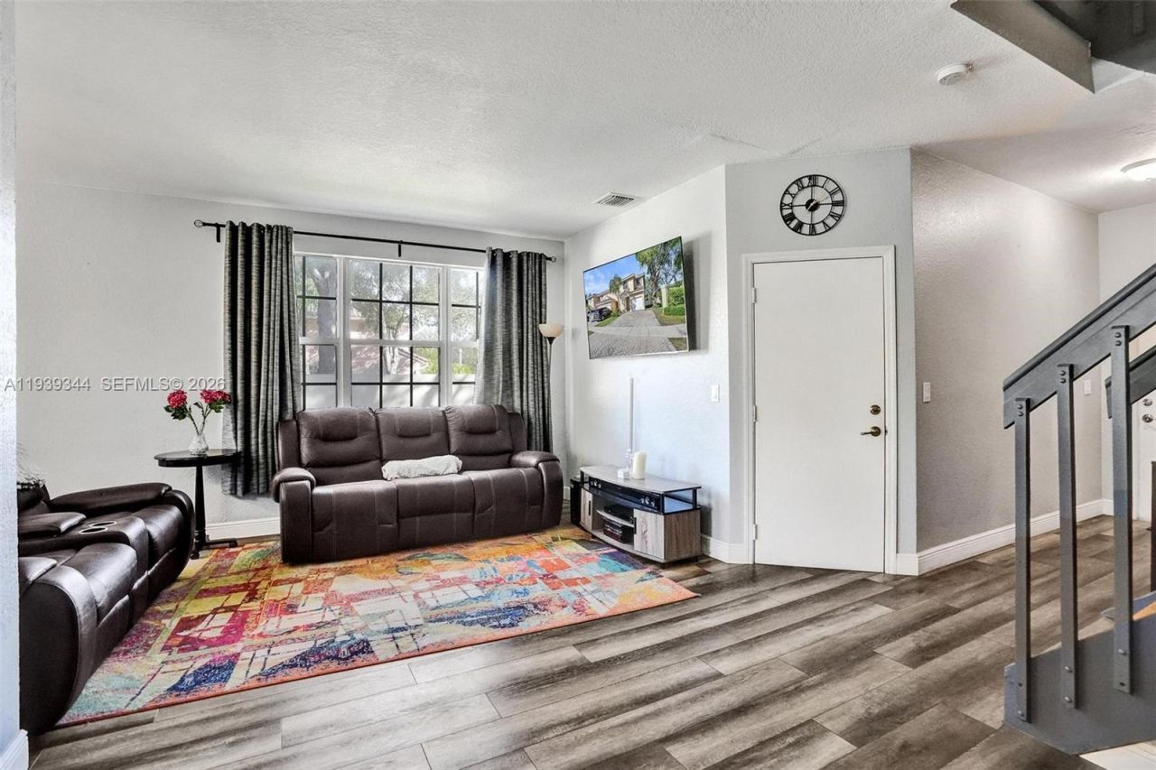 9175 NW 40th Pl, Sunrise, FL 33351 Photo