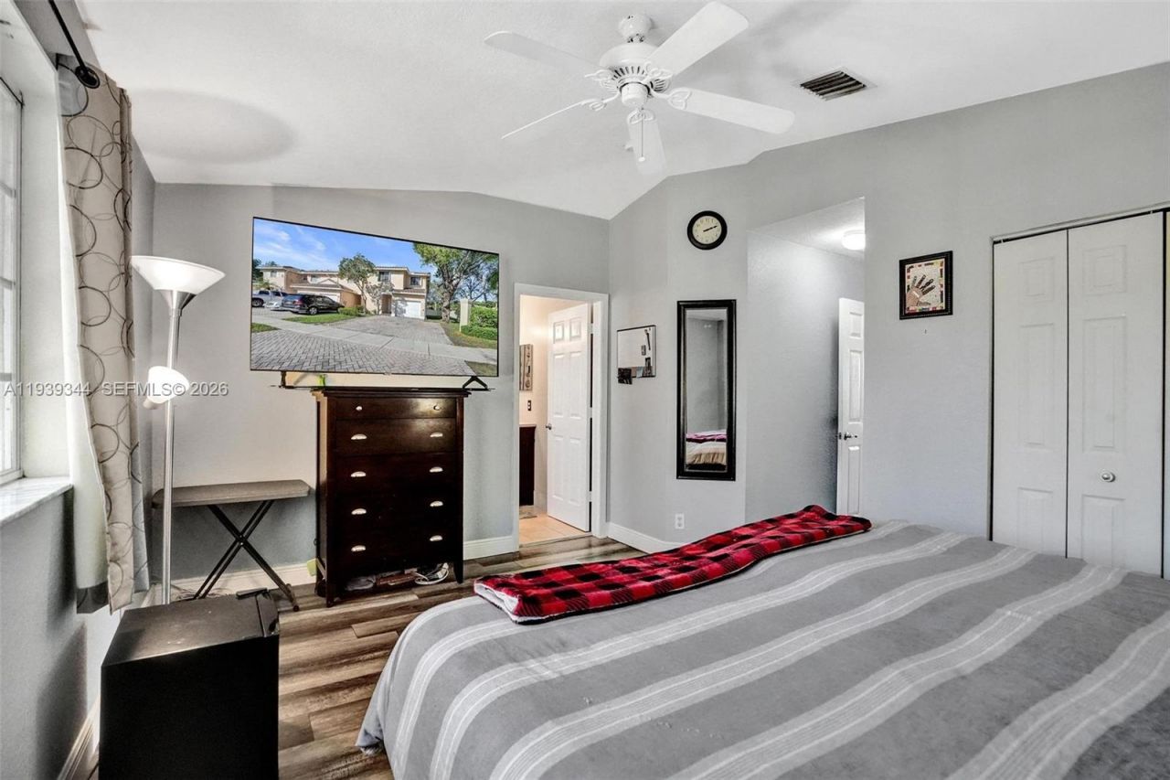 9175 NW 40th Pl, Sunrise, FL 33351 Photo