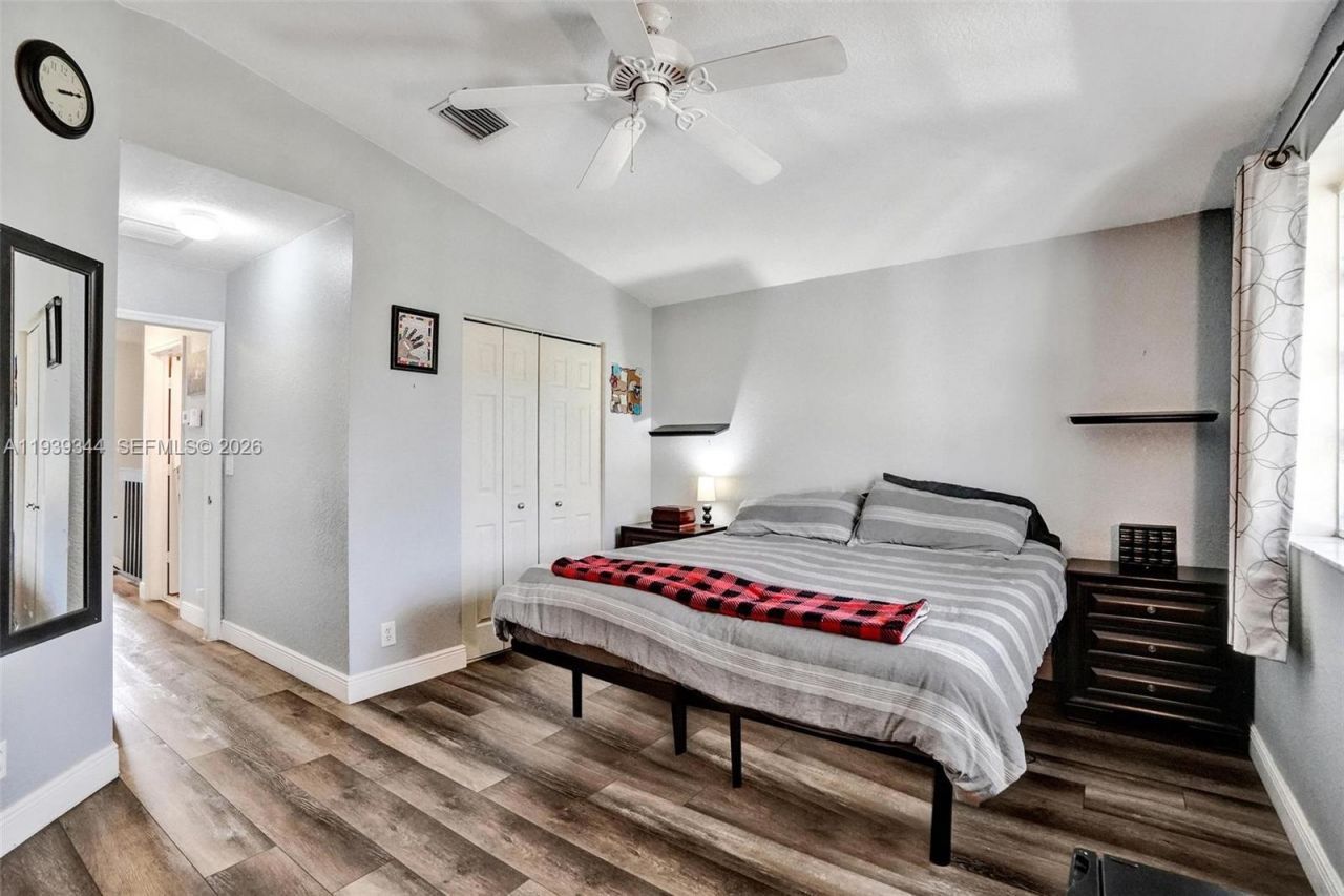 9175 NW 40th Pl, Sunrise, FL 33351 Photo